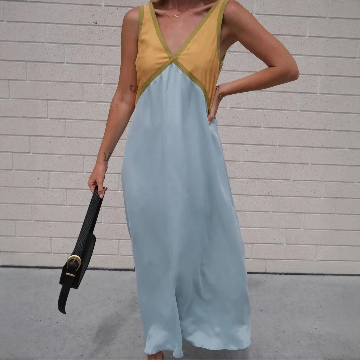 Vestido Midi Color Block Elegante y Moderno