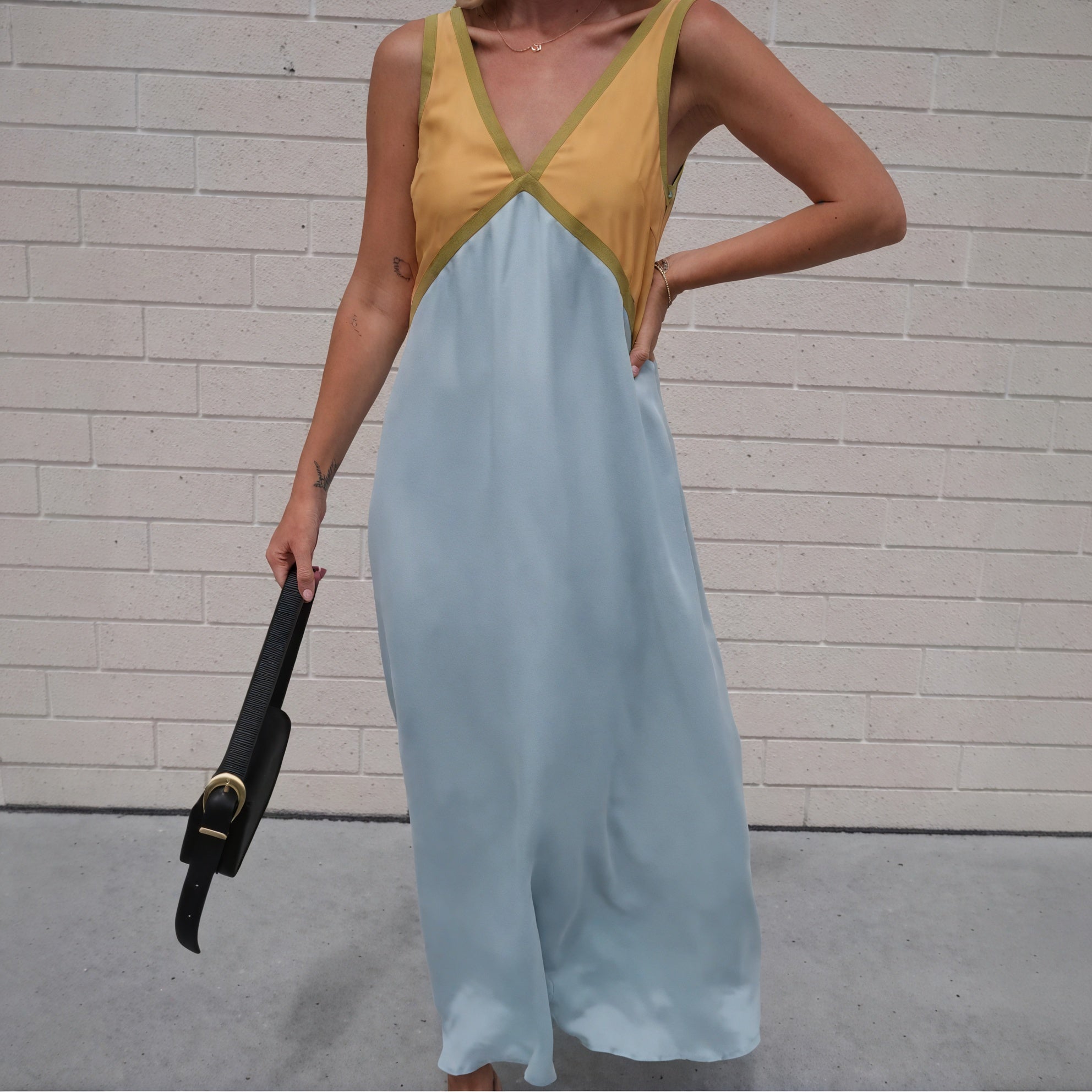 Vestido Midi Color Block Elegante y Moderno