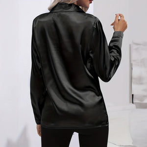 Blusa Elegante de Satén con Cuello Clásico