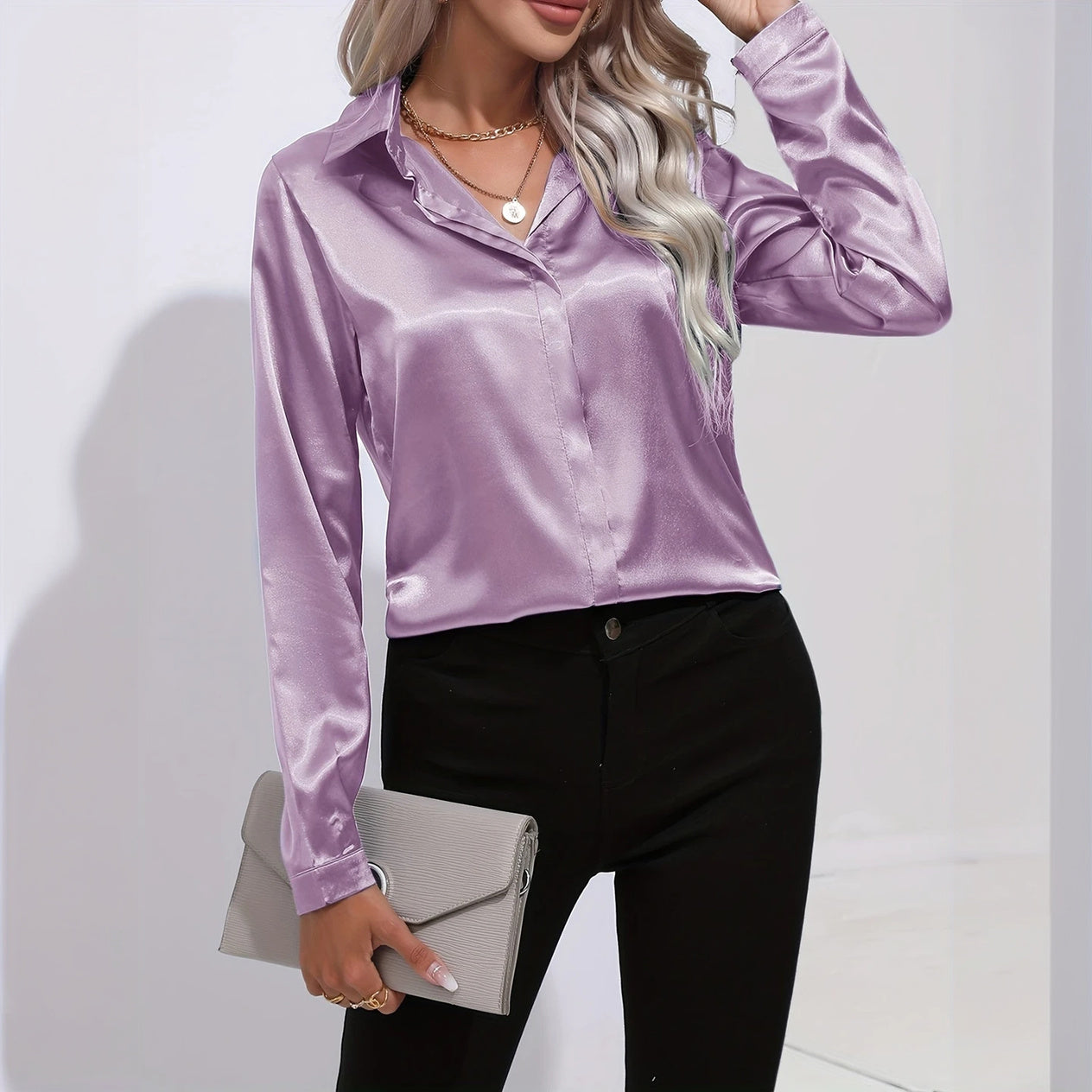 Blusa Elegante de Satén con Cuello Clásico