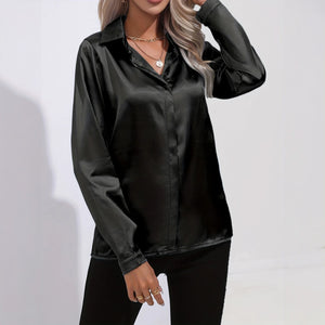 Blusa Elegante de Satén con Cuello Clásico
