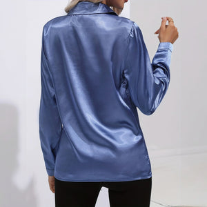 Blusa Elegante de Satén con Cuello Clásico
