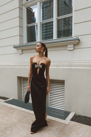 Vestido de Noche con Detalle de Lazo