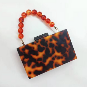 Clutch Rectangular con Asa de Cuentas