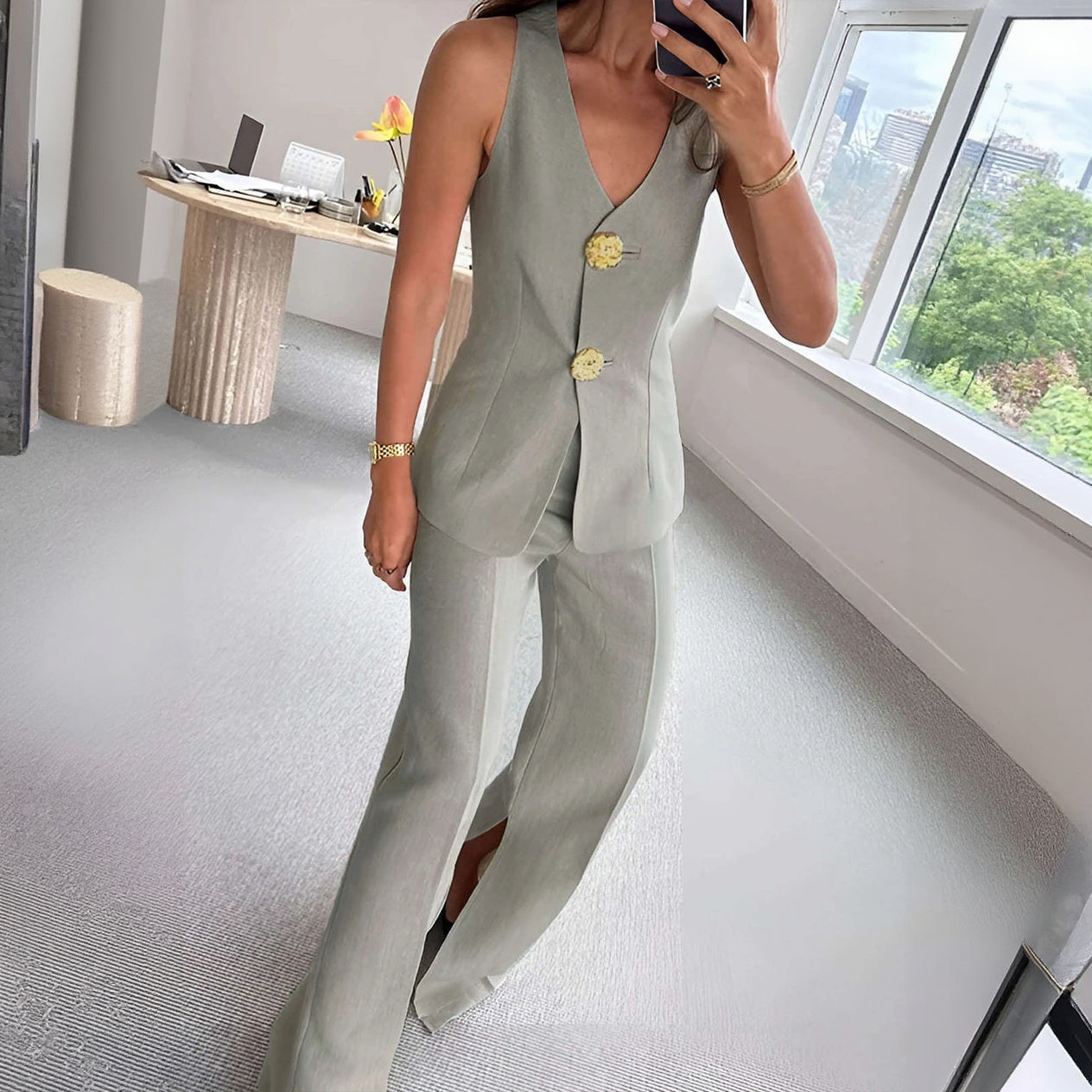 Conjunto Chic: Chaleco y Pantalón de Pierna Ancha