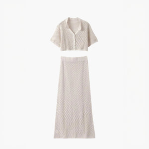 Conjunto Chic: Top Corto y Falda Larga