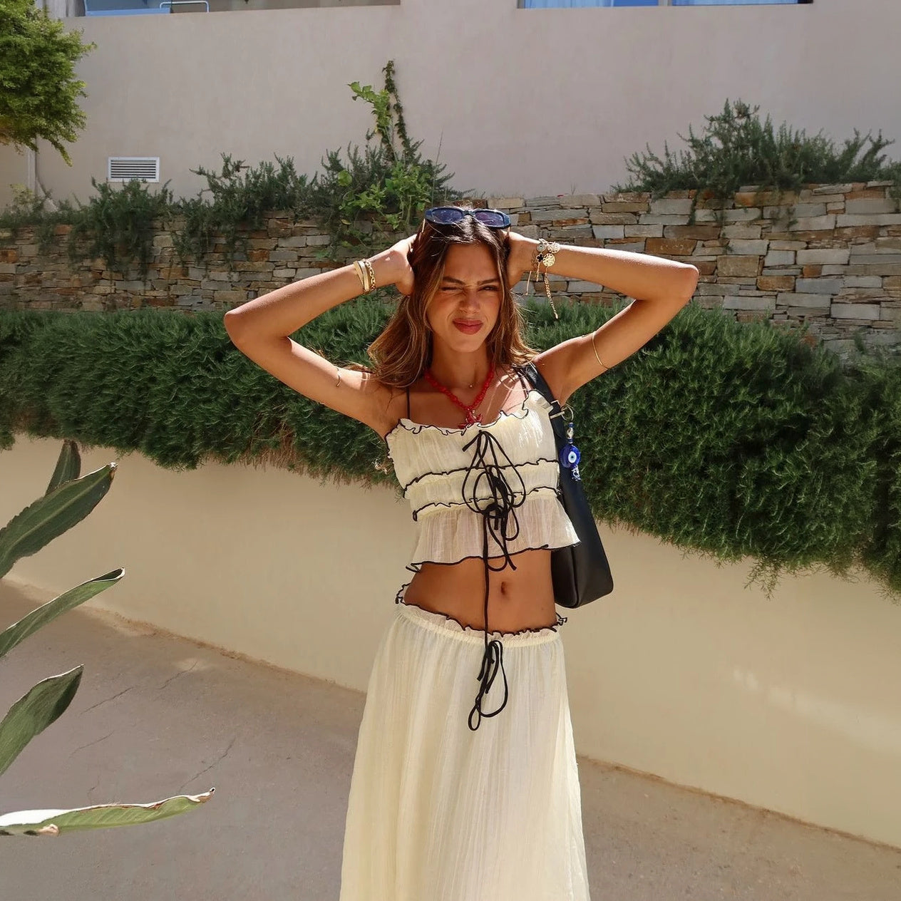 Conjunto Chic de Top Corto y Falda Rizada