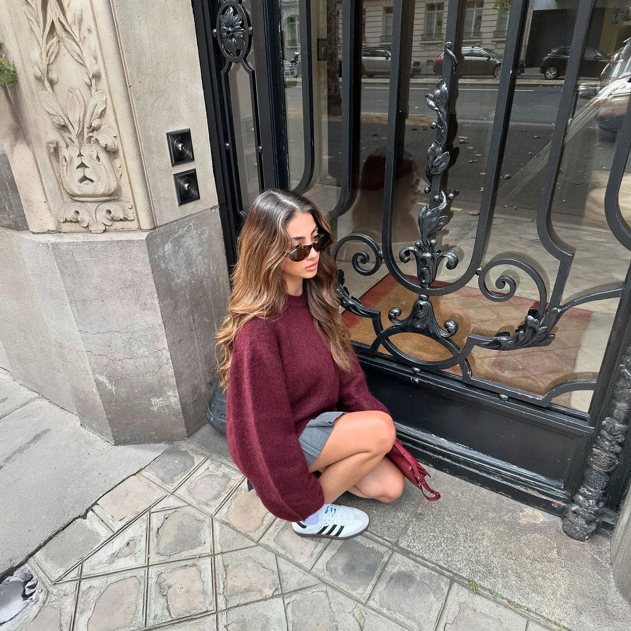 Top Oversize Manga Larga y Falda Plisada