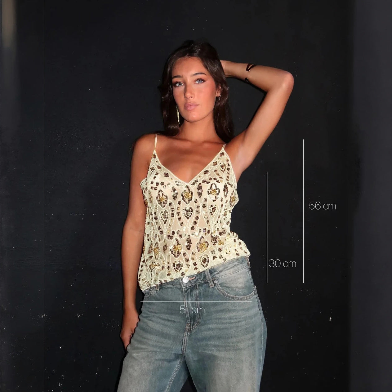 Top Bohemio Chic con Detalles de Lujo