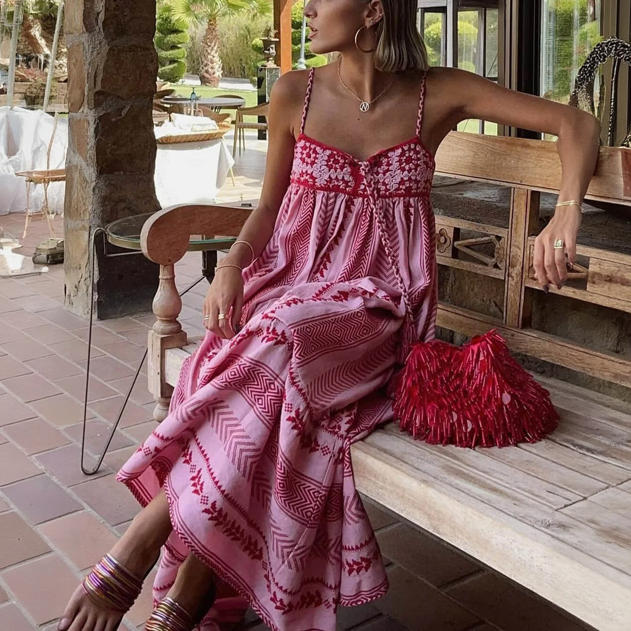 Vestido Bohemio Bordado con Detalles de Borlas