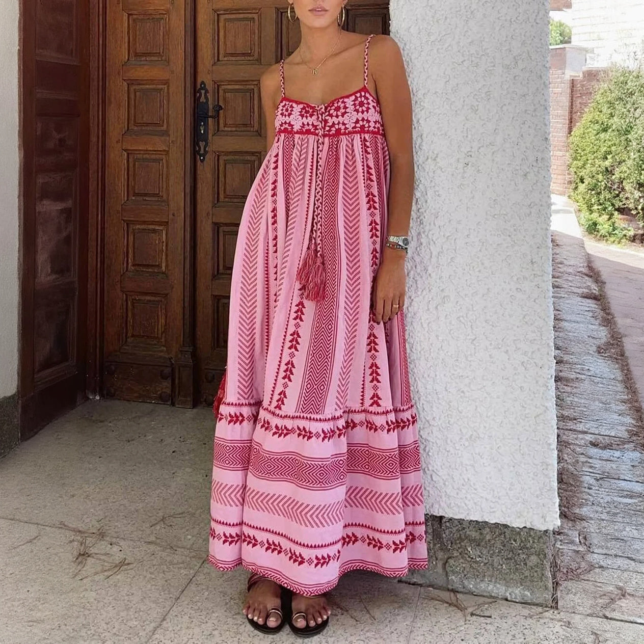 Vestido Bohemio Bordado con Detalles de Borlas