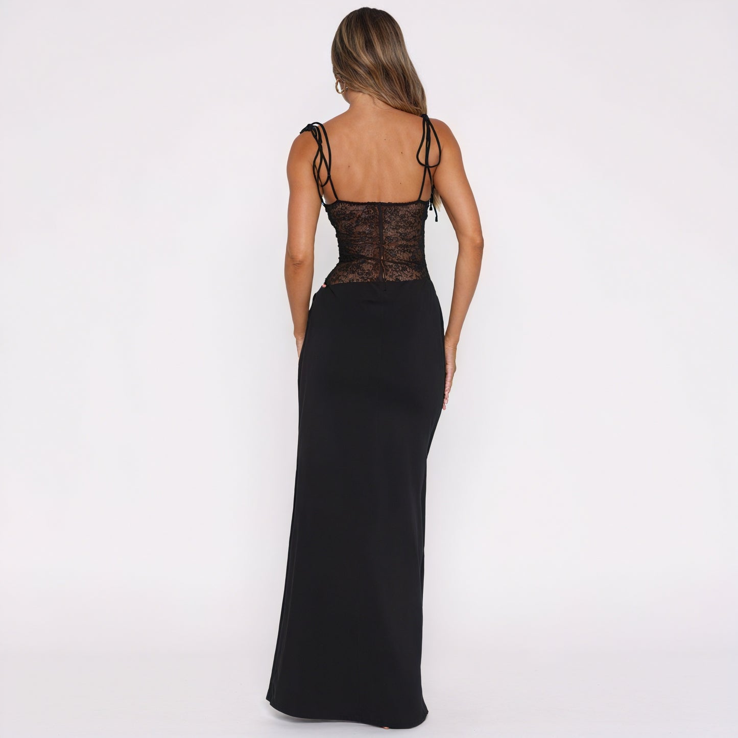 Vestido Largo de Encaje con Aberturas Chic