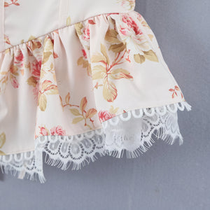 Top Romántico con Estampado Floral y Detalles de Encaje