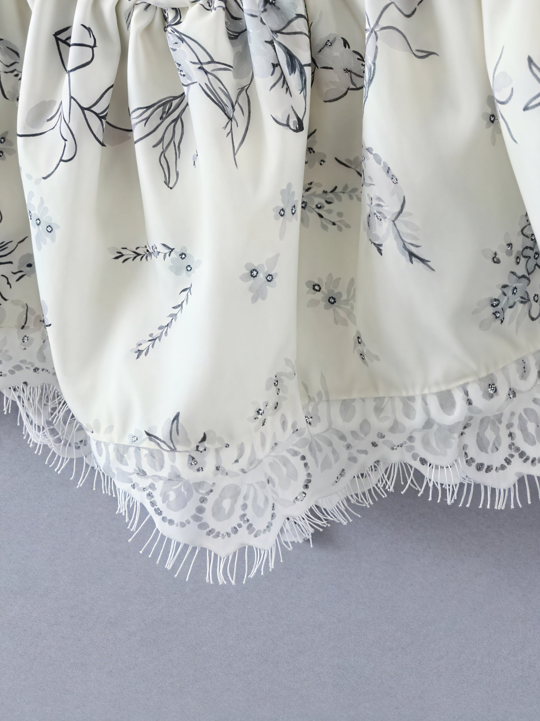 Top Romántico con Estampado Floral y Detalles de Encaje