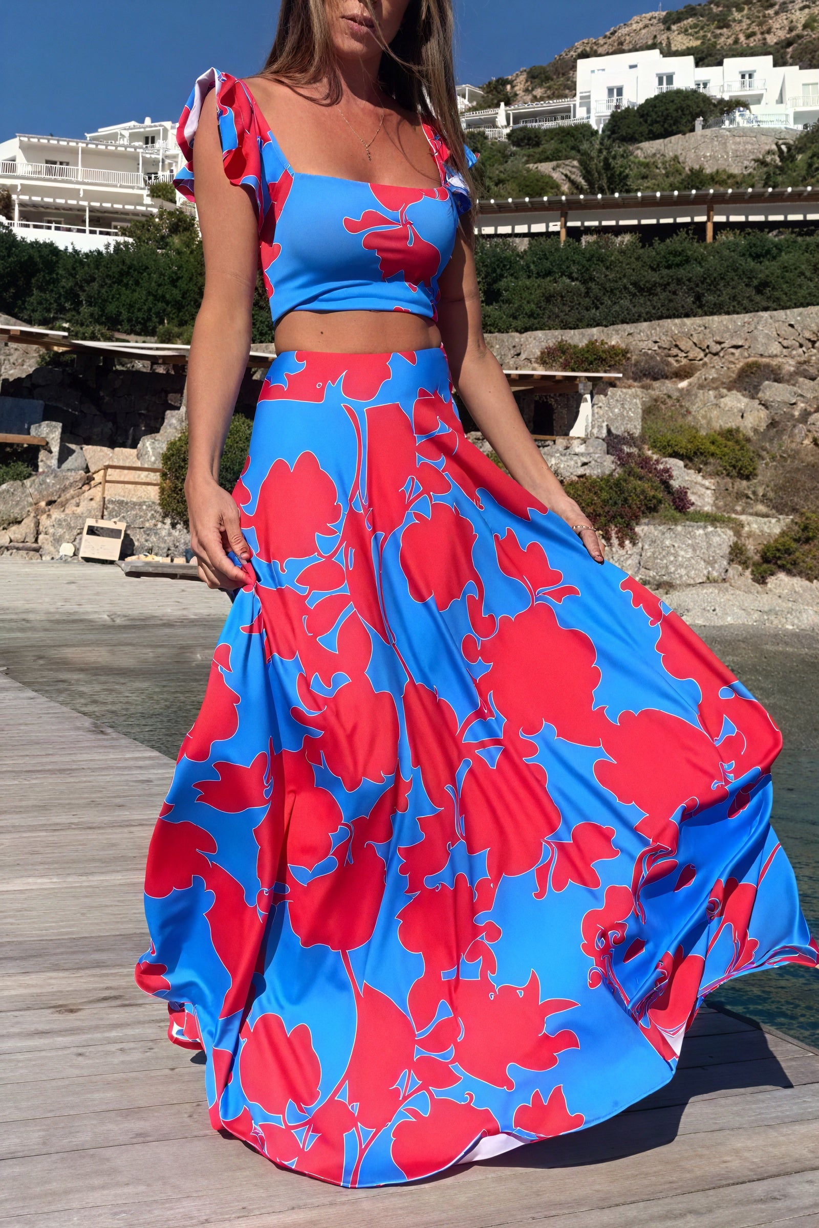 Conjunto Floral Chic: Top Corto y Falda Maxi