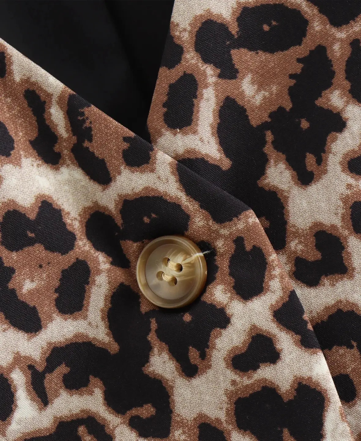 Top Estampado Animal con Botones