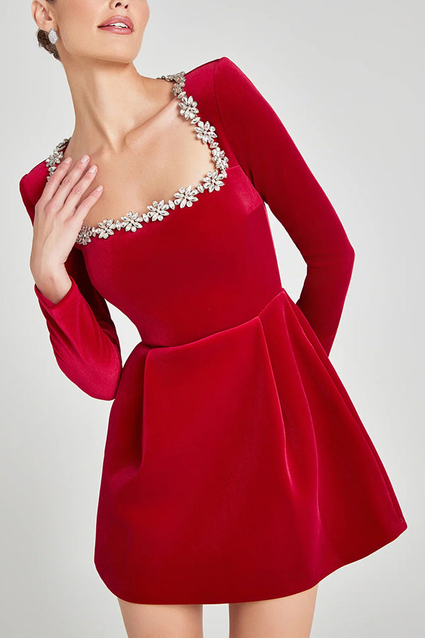 Vestido Chic con Detalle Joya