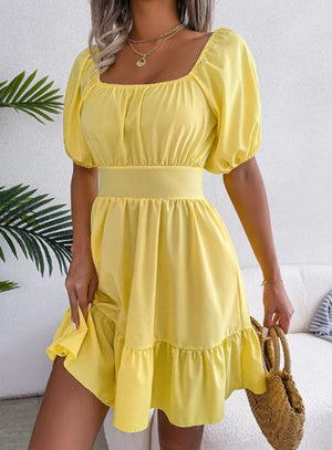 Vestido Corto con Volantes y Mangas Abullonadas