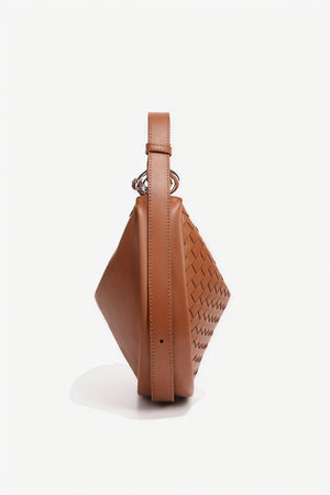 Bolso Media Luna Tejido – Elegancia Artesanal