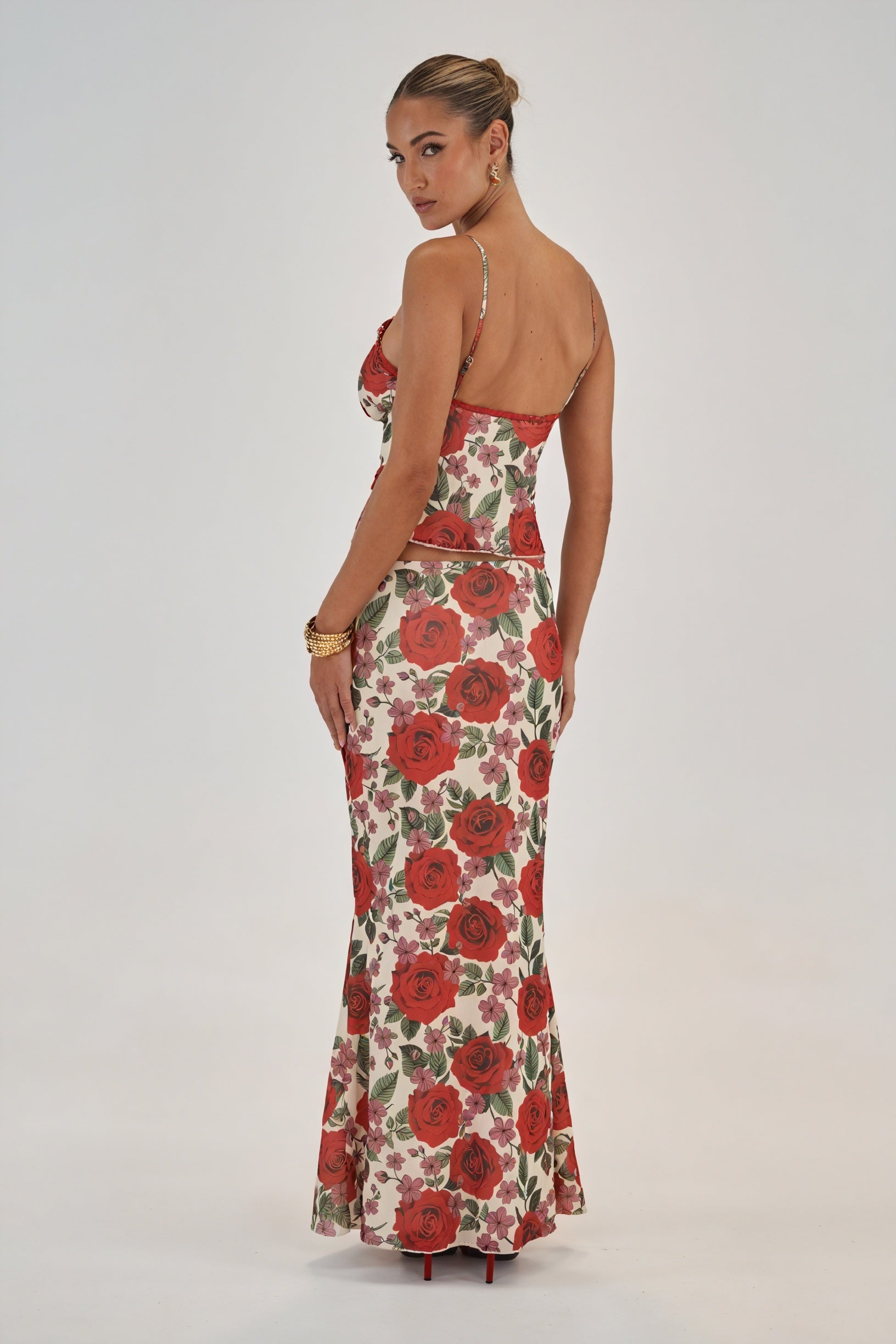 Conjunto Floral Romántico: Top y Falda Maxi