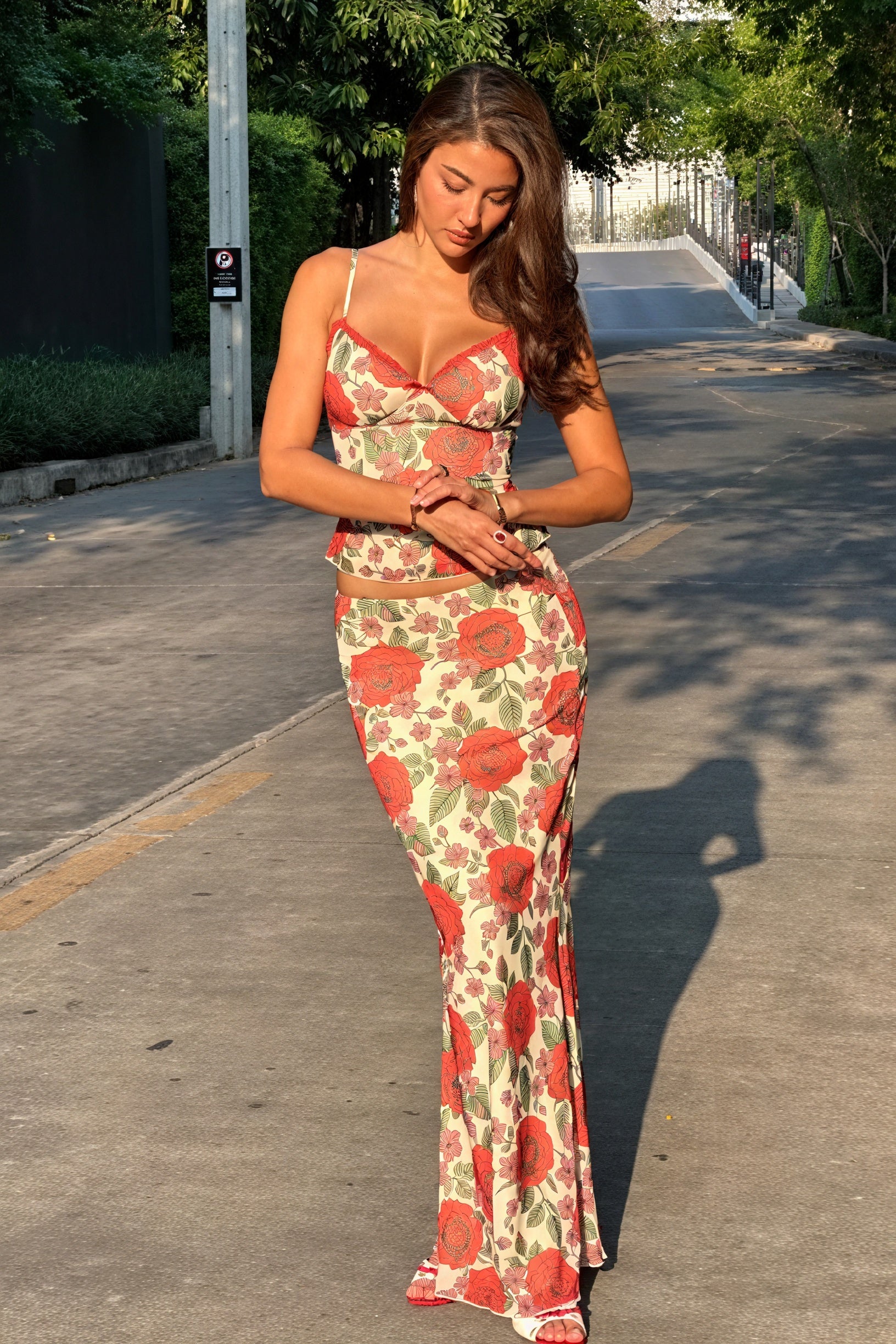 Conjunto Floral Romántico: Top y Falda Maxi