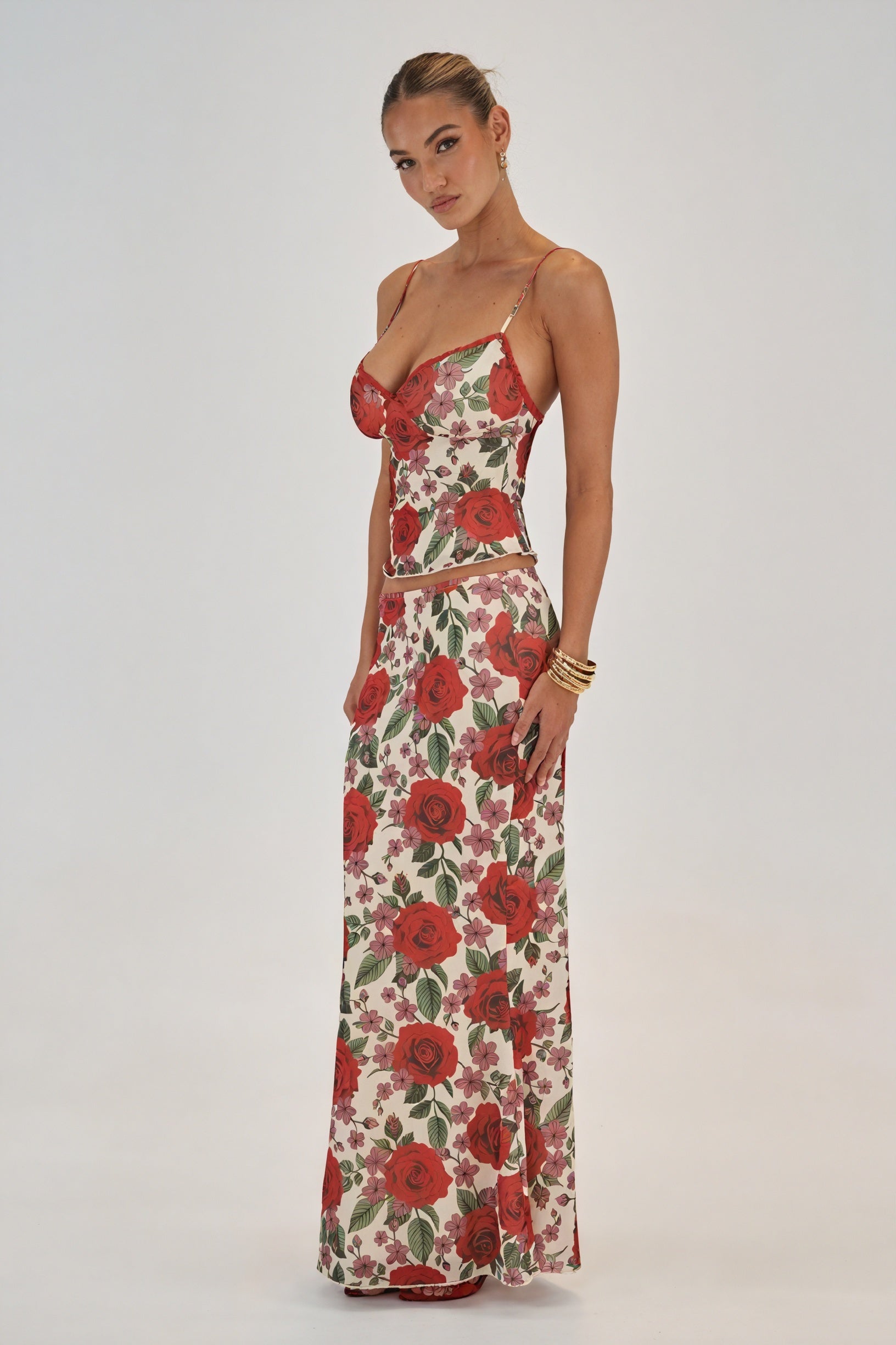 Conjunto Floral Romántico: Top y Falda Maxi