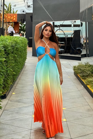 Vestido Maxi Halter con Plisados Elegantes