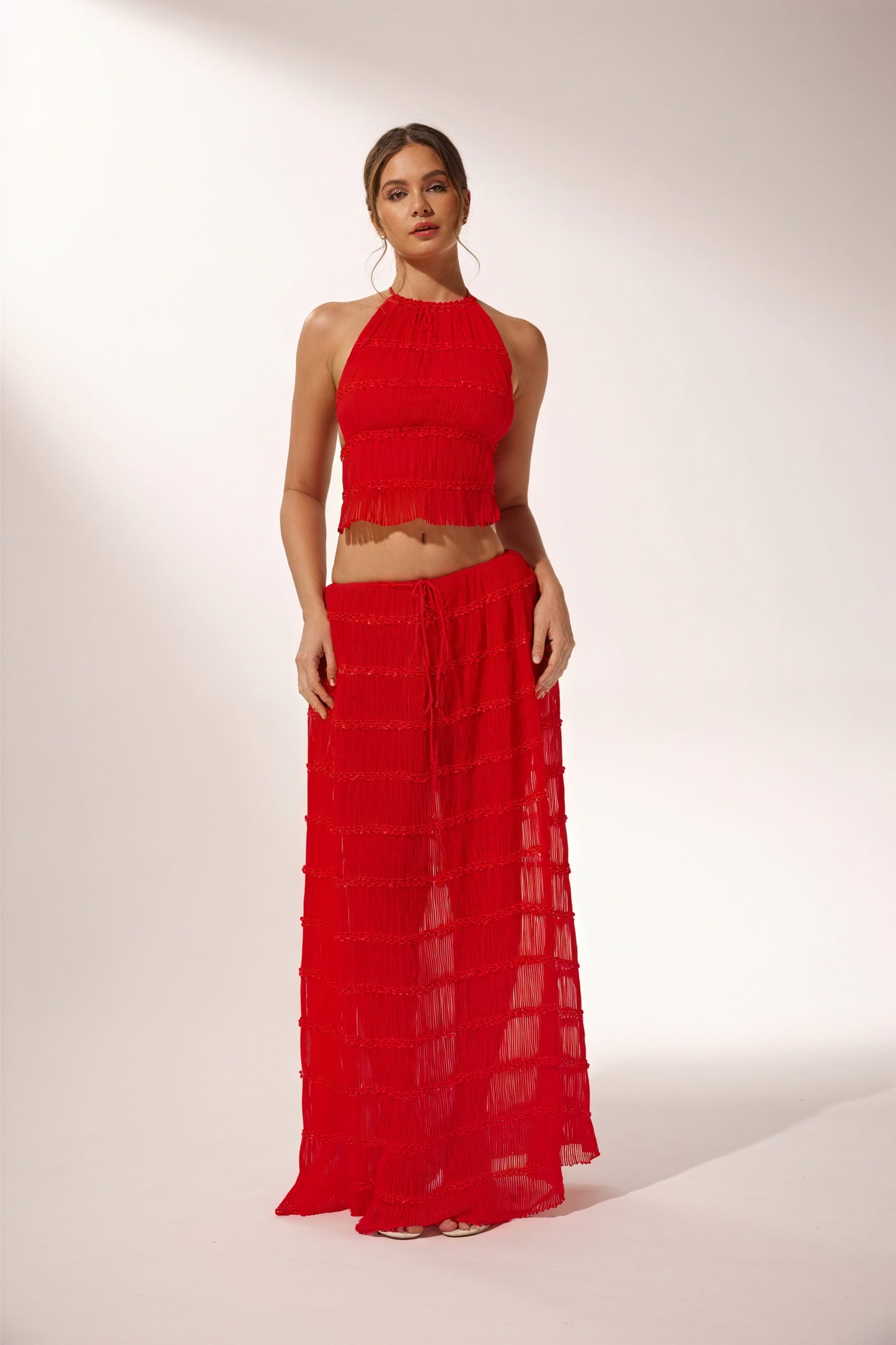 Conjunto Chic: Top Halter y Falda Maxi Fluida