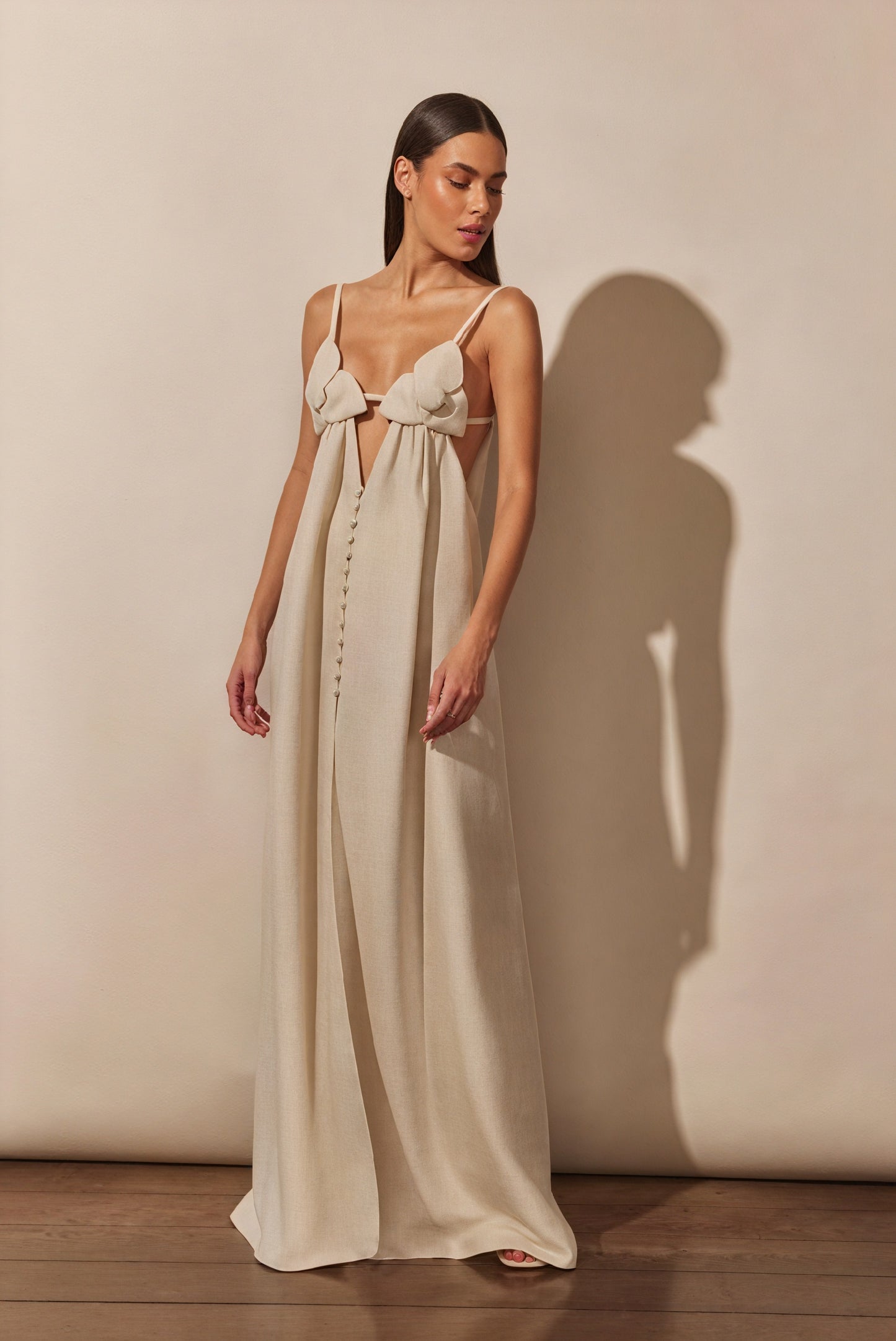 Vestido Largo con Abertura y Detalles Florales