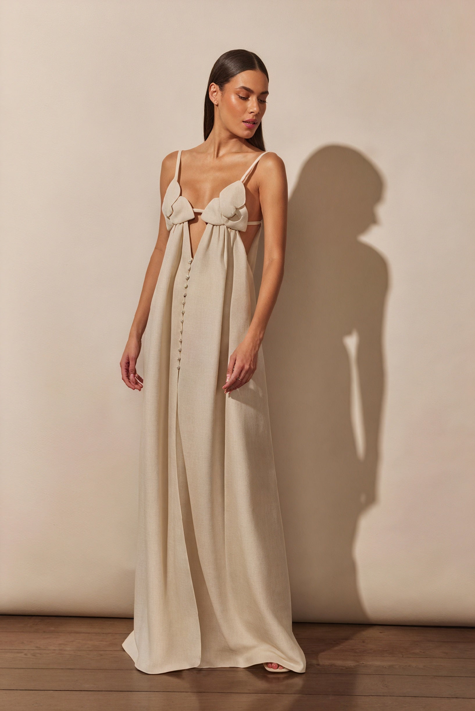 Vestido Largo con Abertura y Detalles Florales