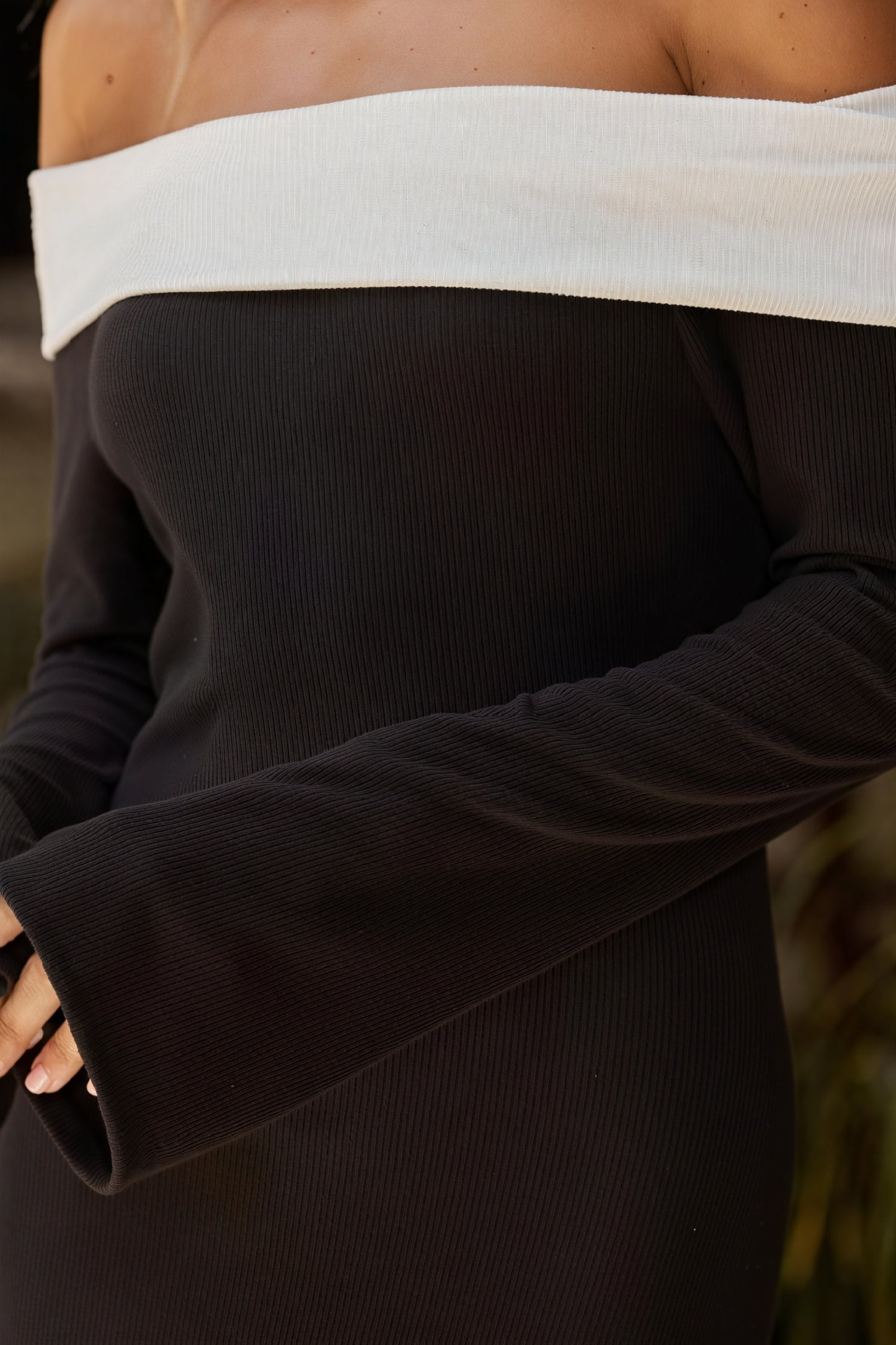Vestido de Noche Color Block con Mangas Acampanadas