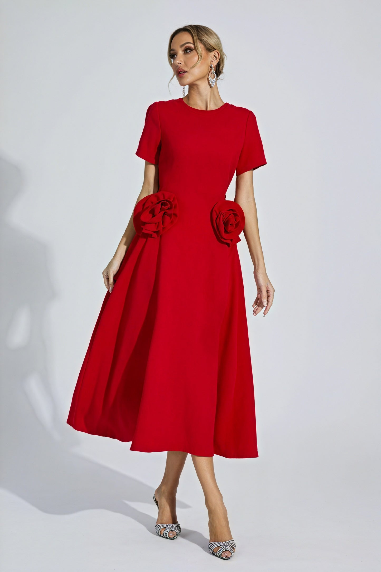 Vestido Midi con Rosas Esculturales