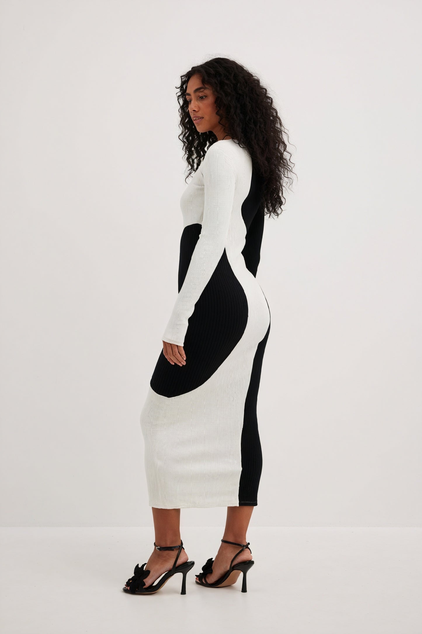 Vestido Midi Asimétrico de Punto Canalé