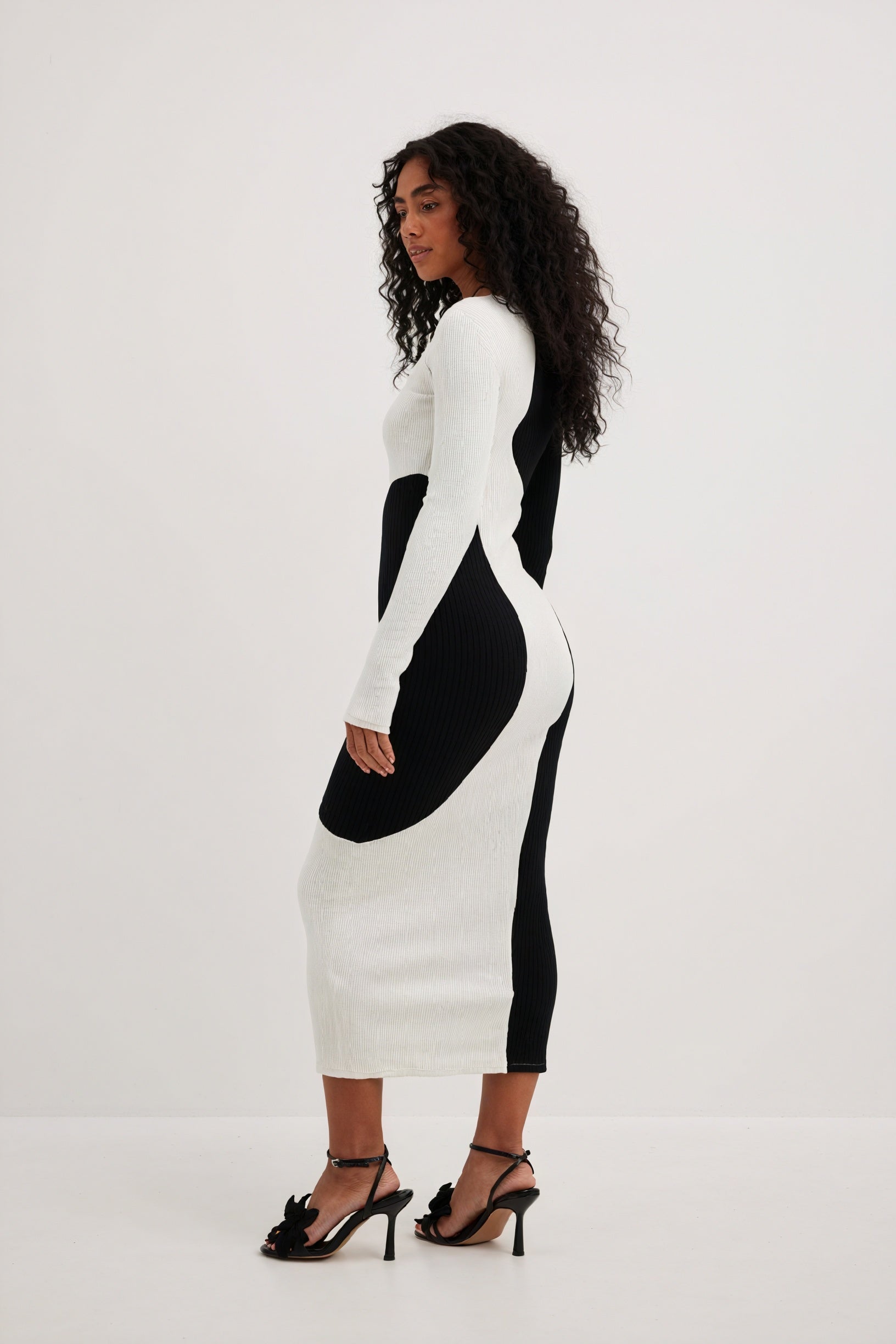 Vestido Midi Asimétrico de Punto Canalé