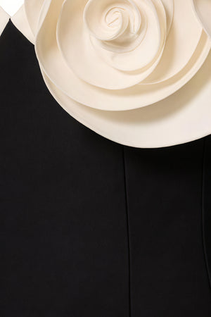 Vestido Escultural: Elegancia Moderna
