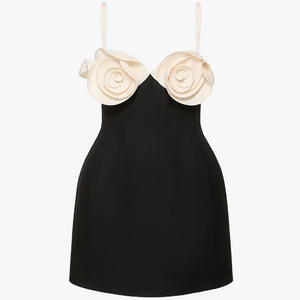 Vestido Escultural: Elegancia Moderna