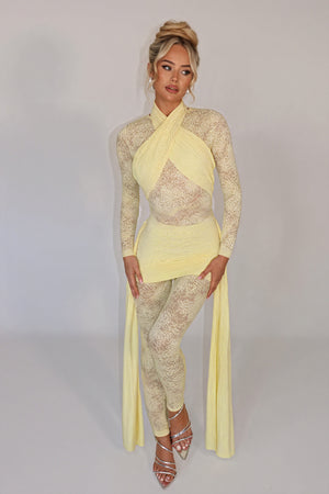 Vestido Texturizado con Detalles de Encaje Floral