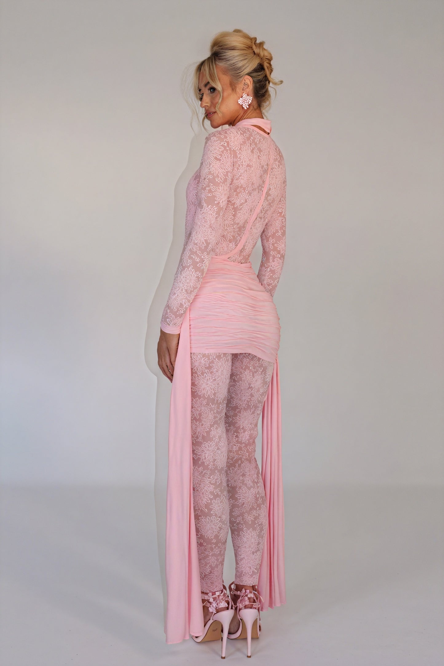 Vestido Texturizado con Detalles de Encaje Floral