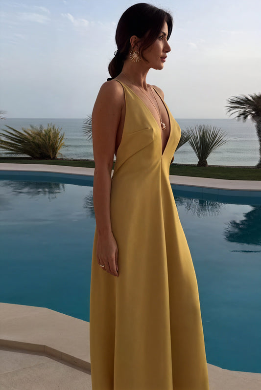 Vestido Fluido con Escote en V Profundo