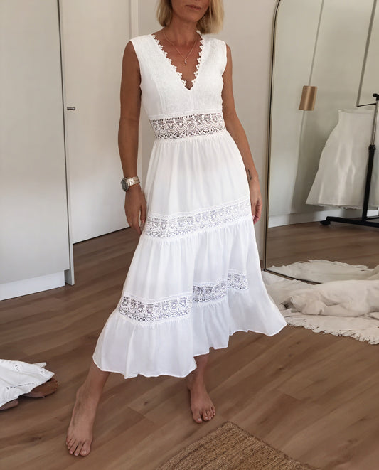 Vestido Maxi Fluido con Detalles de Encaje