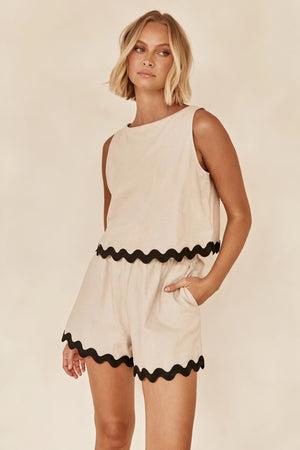 Conjunto Chic: Top sin Mangas & Shorts