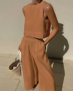 Conjunto Chic: Top Corto y Pantalón Palazzo