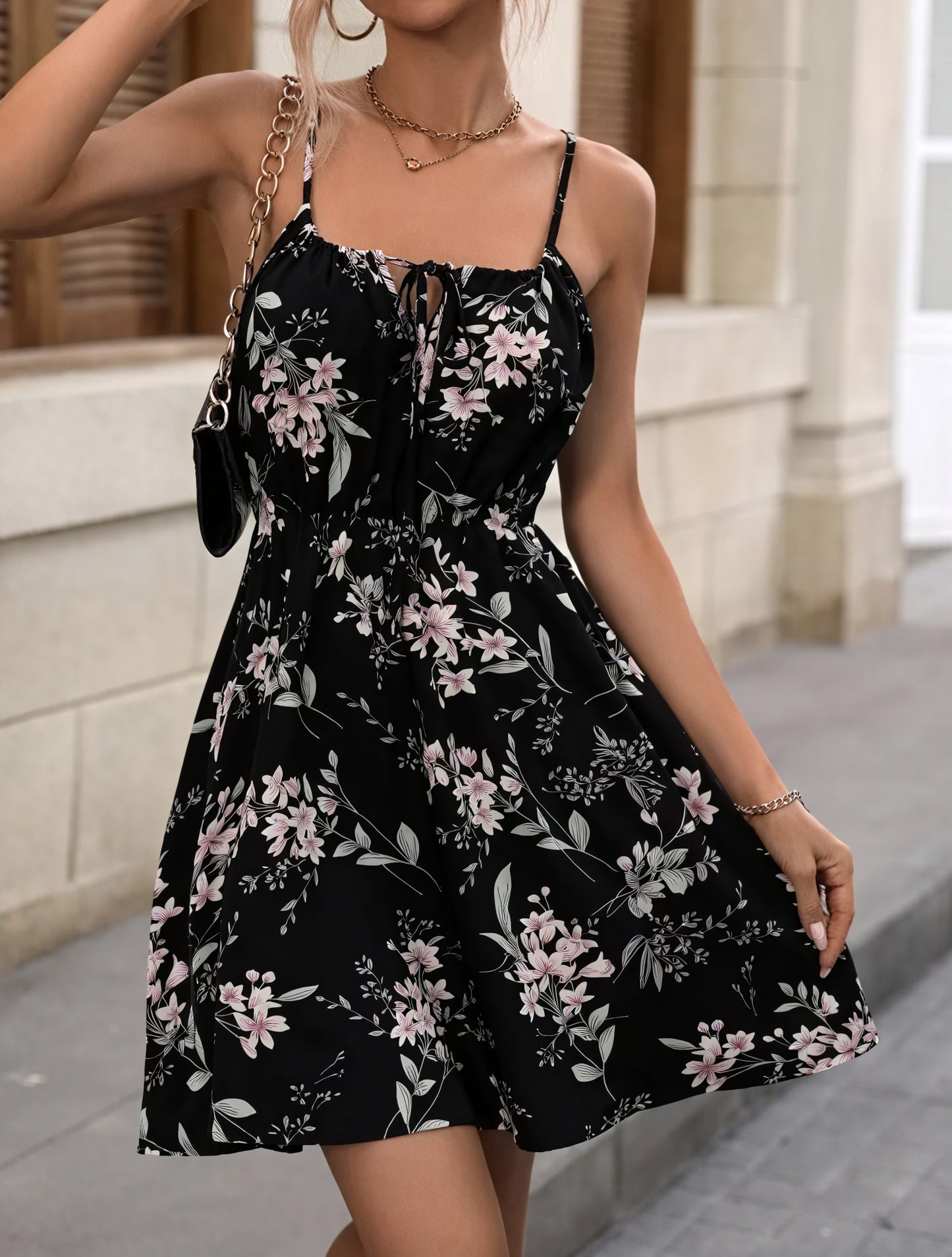 Vestido Estampado Floral con Detalle de Lazo