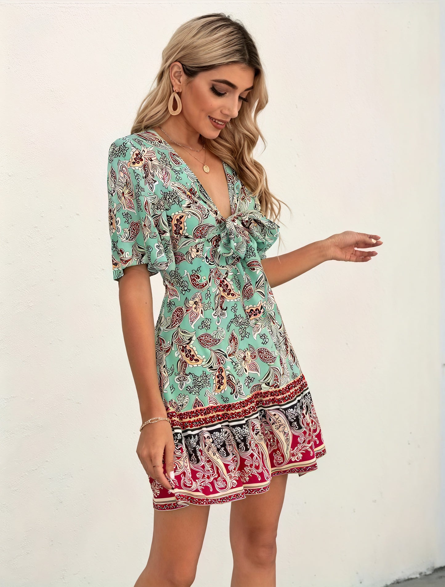 Vestido Estampado Floral y Paisley con Escote en V