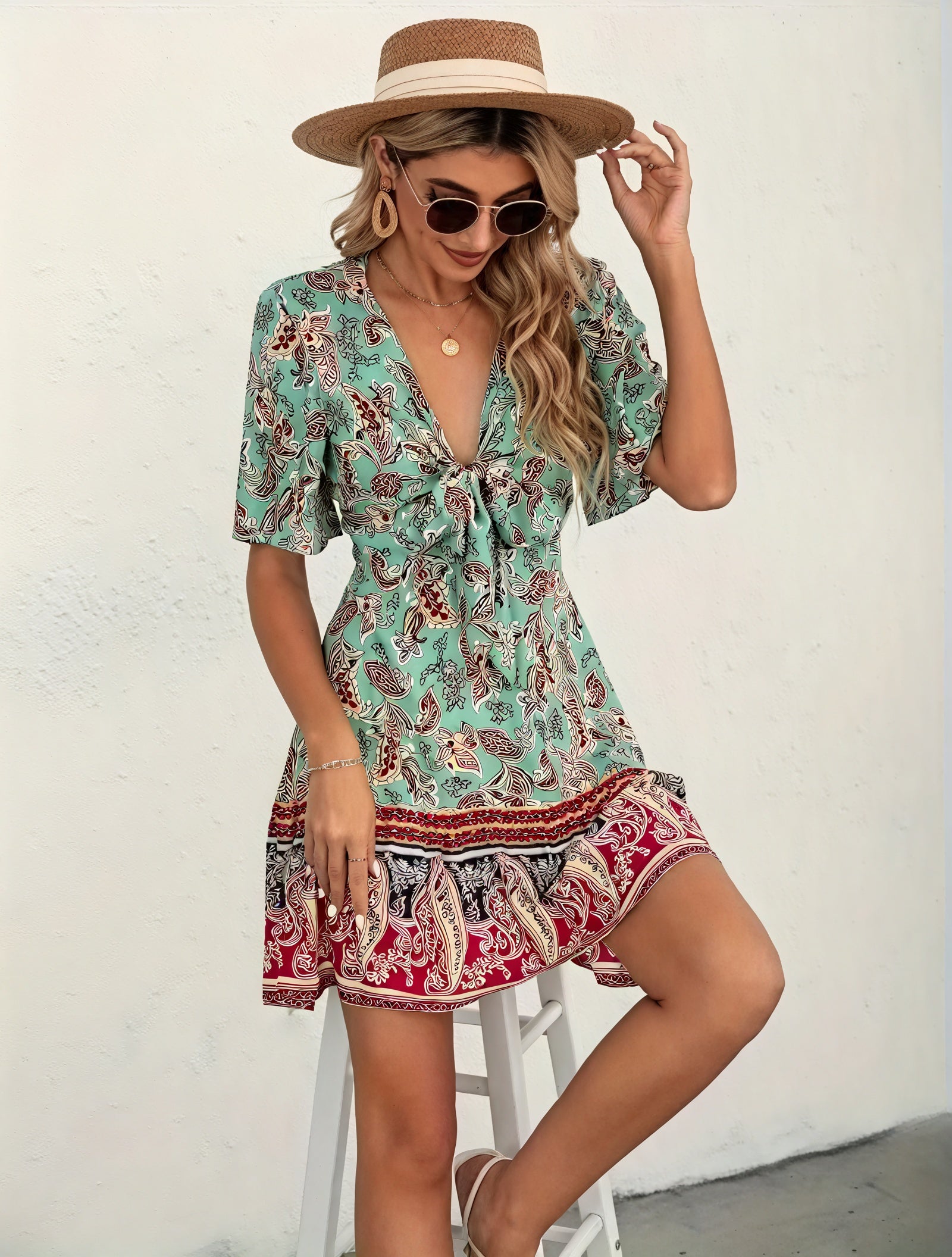 Vestido Estampado Floral y Paisley con Escote en V