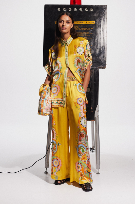 Conjunto Estampado Paisley: Elegancia Mediterránea