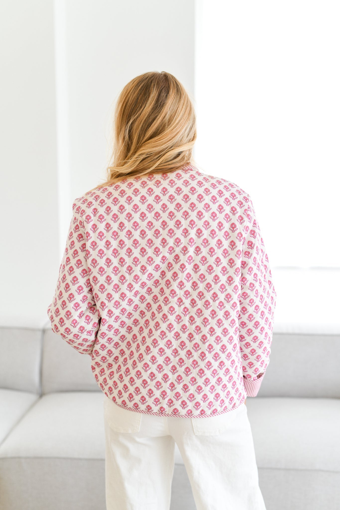 Blusa Floral Estampada con Detalles Rayados