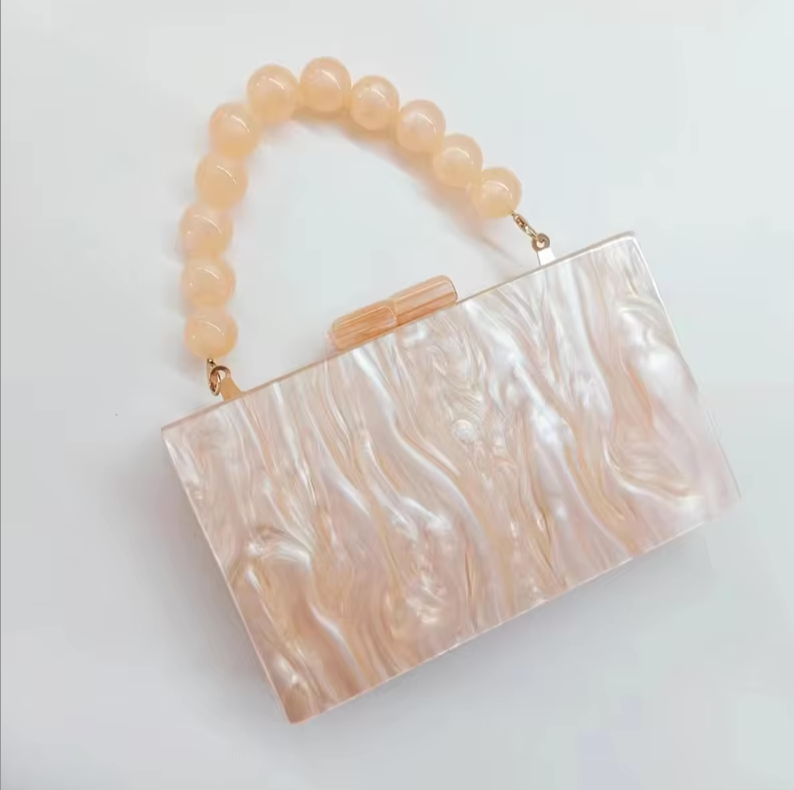 Clutch Rectangular con Asa de Cuentas