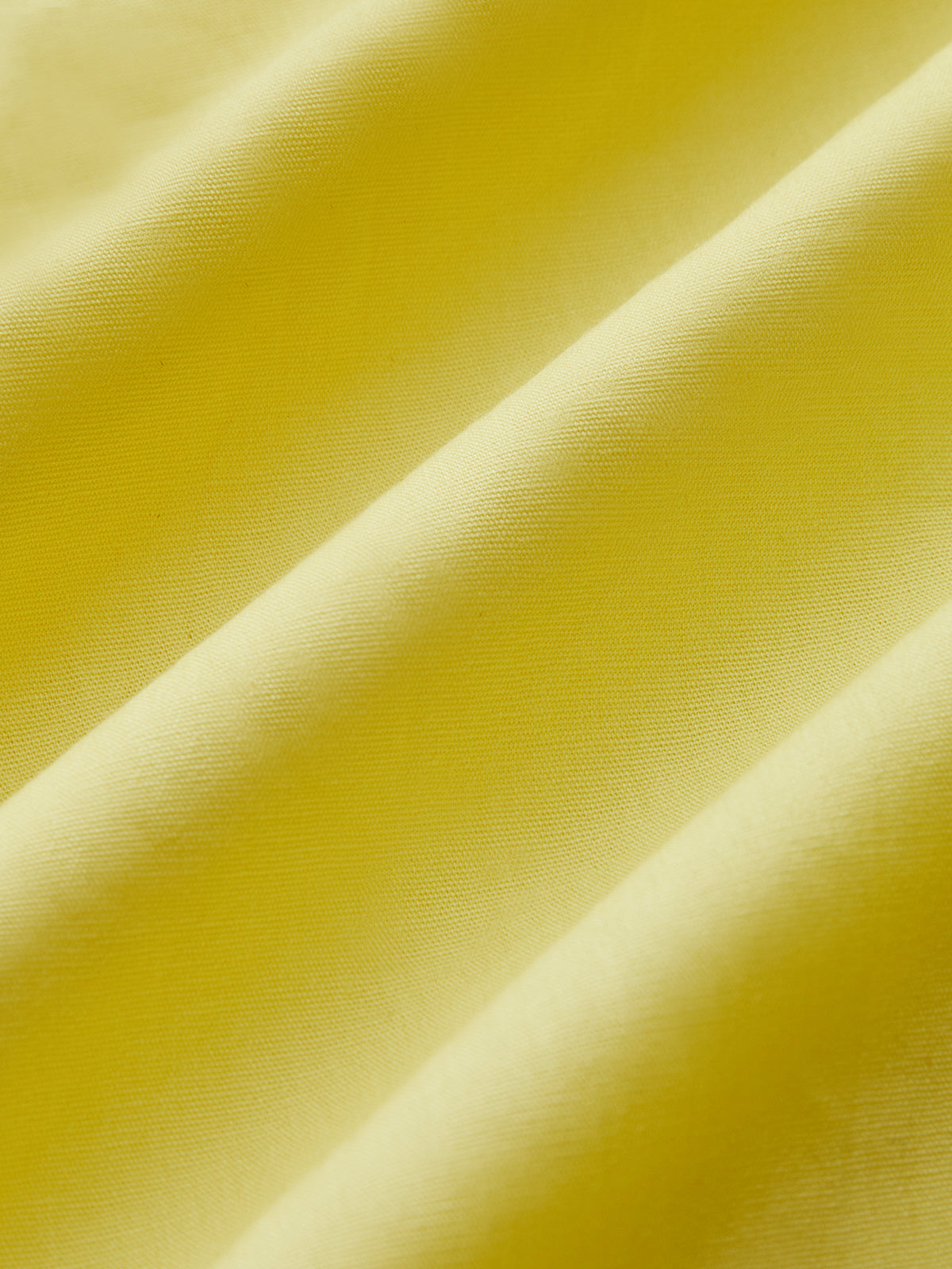 Vestido A-line con Volantes y Abertura Lateral