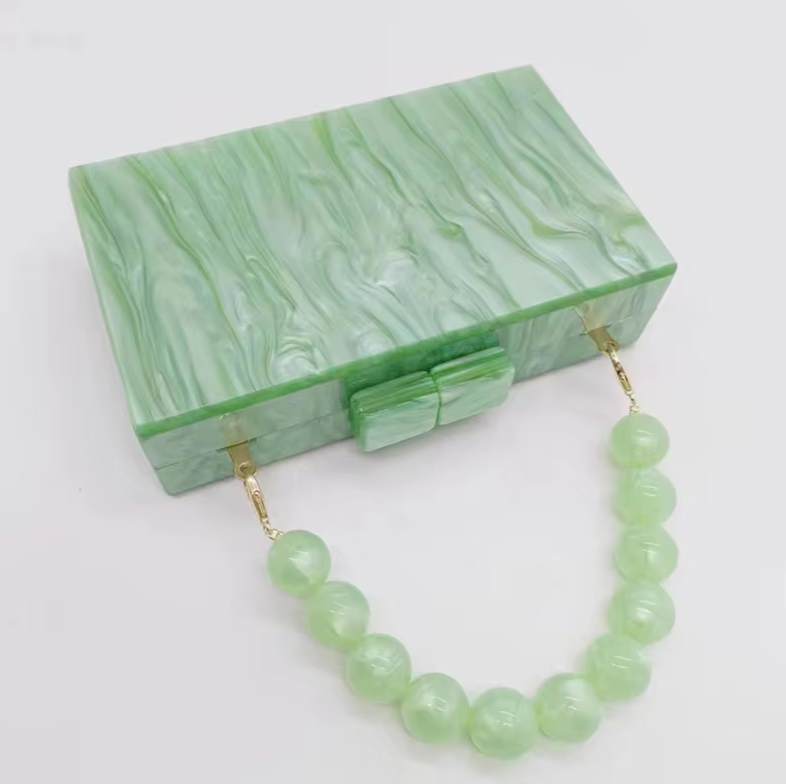 Clutch Rectangular con Asa de Cuentas